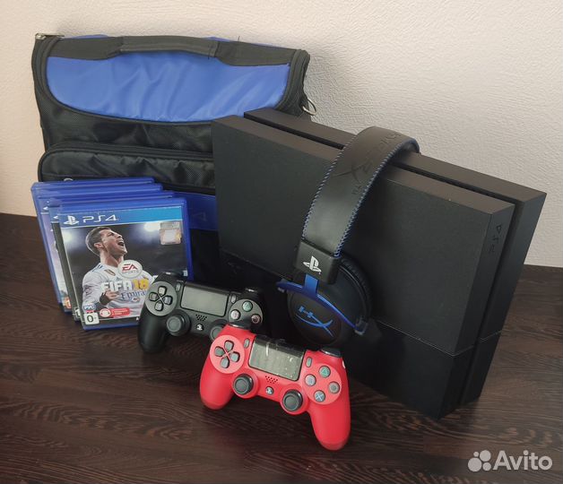 Приставка Sony PS4, 2 геймпада, 3 диска бонусом