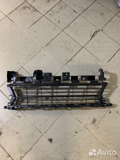 Решетка бампера renault logan 2