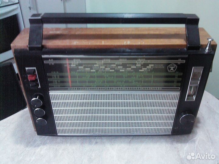 Радиоприемник Океан с FM - диапазоном