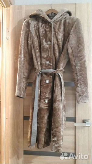 Шуба мутоновая с капюшоном 42 44