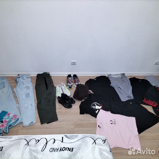 Вещи и обувь пакетом на девушку