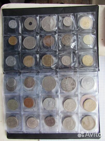 Иностраные монеты разных стран в альбоме