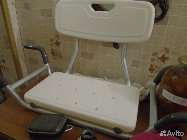 Сидение для ванной со спинкой