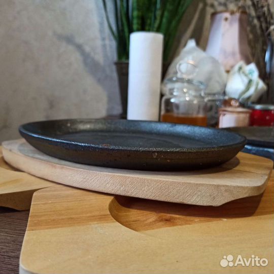 Чугунная сковорода-поддон для запекания на подстав