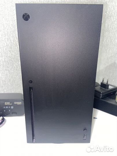 Продам консоль Xbox Series X