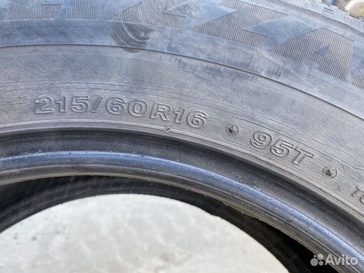 Bridgestone Blizzak Spike-02 215/60 R16 95T