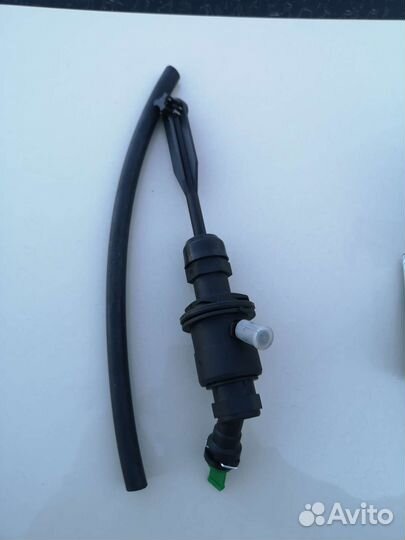 Цилиндр сцепления главный