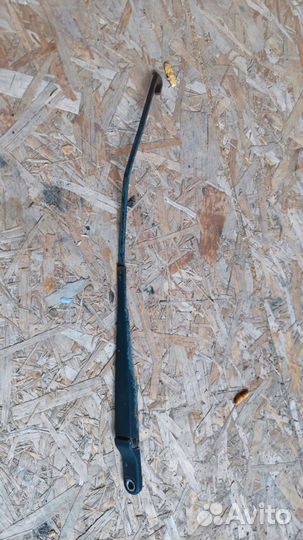 Поводок стеклоочистителя правый Peugeot 406