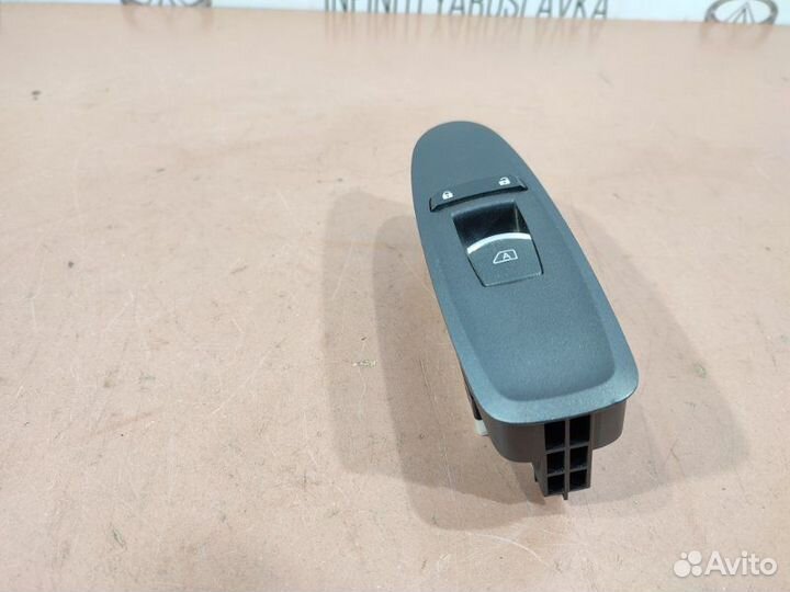 Кнопки стеклоподъёмника передние правые Infiniti