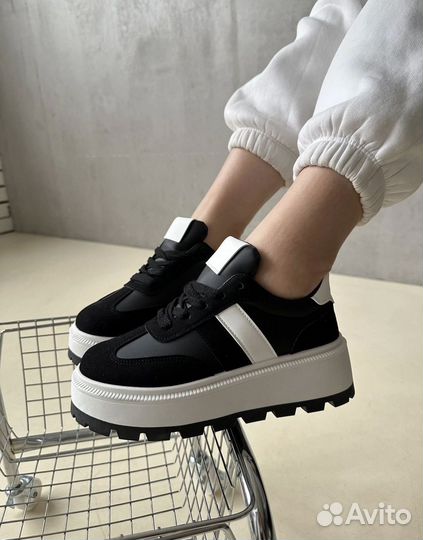 Кроссовки (кеды) женские