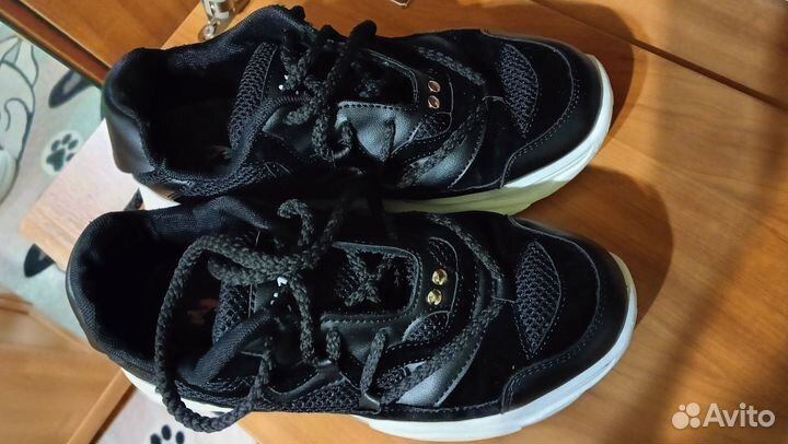 Б/у отдам Кроссовки женские 38 размер