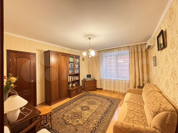 4-к. квартира, 175 м², 4/10 эт.