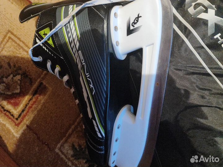 Коньки хоккейные