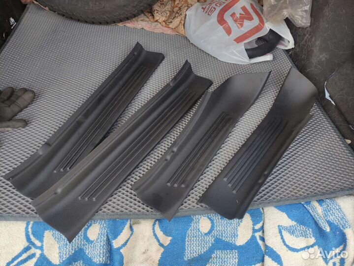 Накладки на пороги Duster 2021