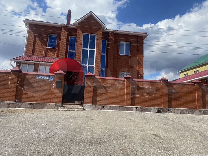 Коттедж 306 м² на участке 10 сот.