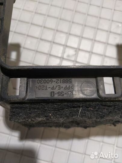 Консоль центральная Toyota Land Cruiser (120)