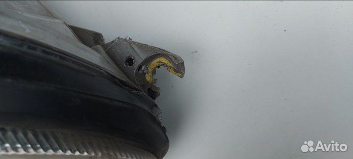 Фара галогеновая передняя правая Mercedes-Benz