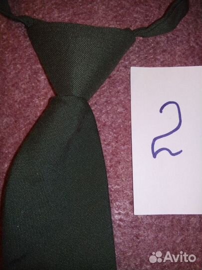 Галстук военный зелёного цвета