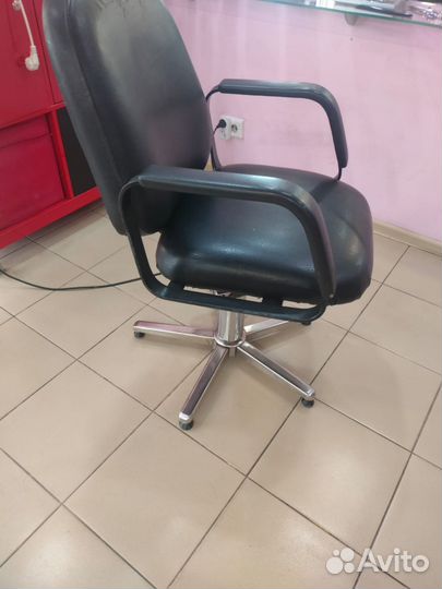 Парикмахерское кресло