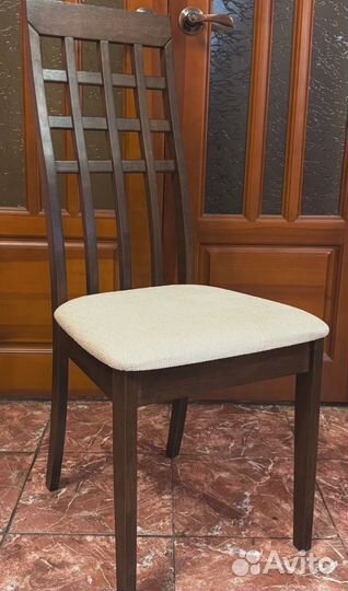 Стол с 12 стульями в отличном состоянии