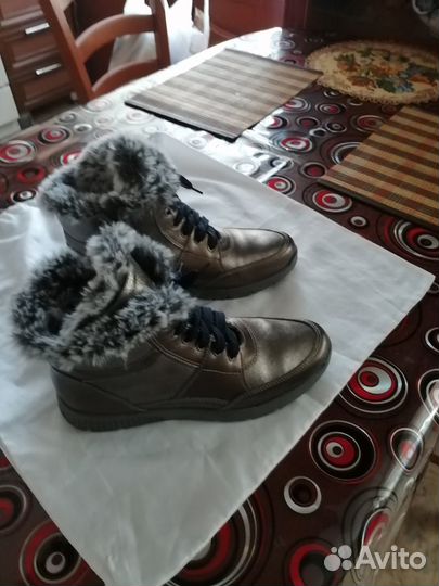 Женские ботинки зимние новые 39 размер