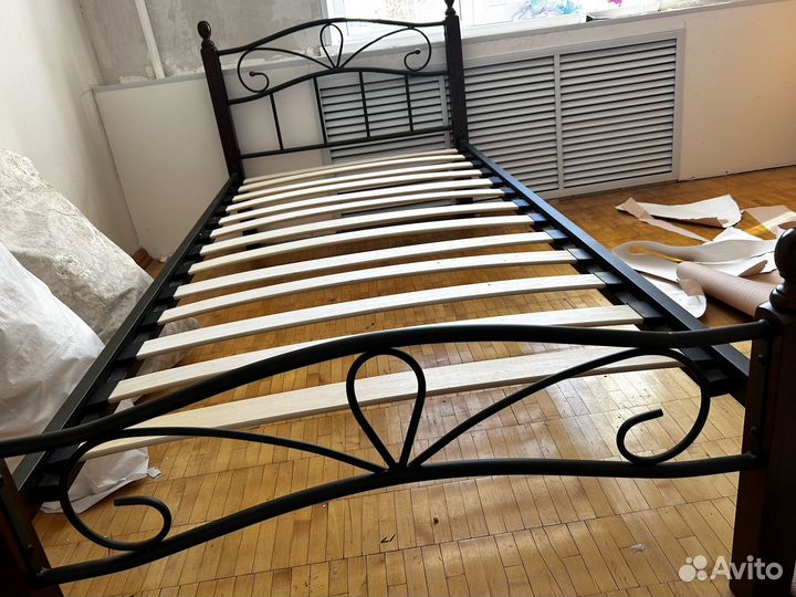 Кровать односпальная с матрасом