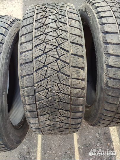 Bridgestone Blizzak DM-V1 225/55 R18
