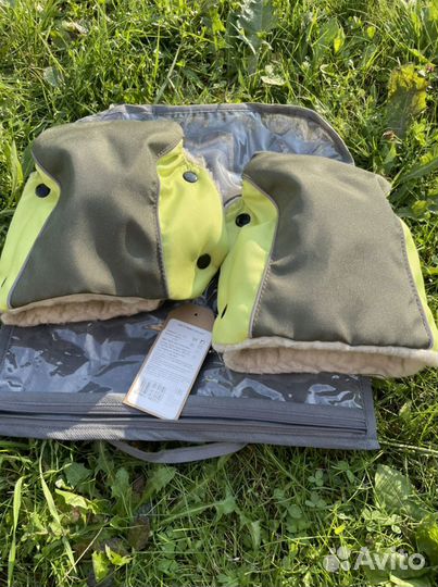 Муфта-варежки зелёные на коляску, санки