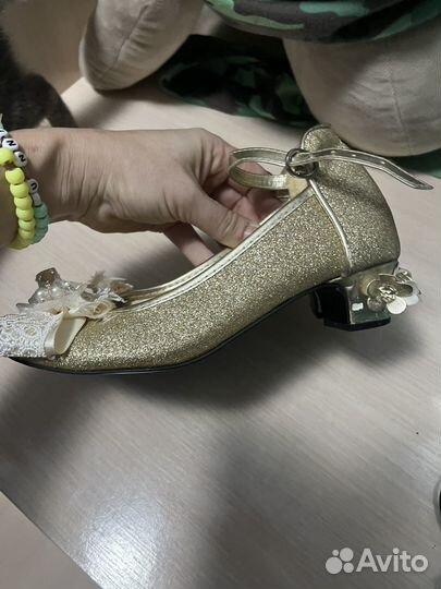 Праздничные туфли для девочки золотые 33 размер