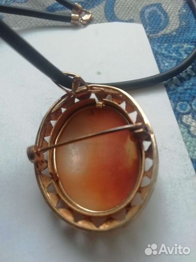 Кулон-камеч и перстень золотой