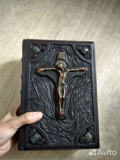 Библия в кожаном переплете ручная работа