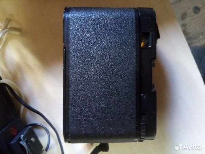 Пленочный фотоаппарат Эликон 535 и вспышка