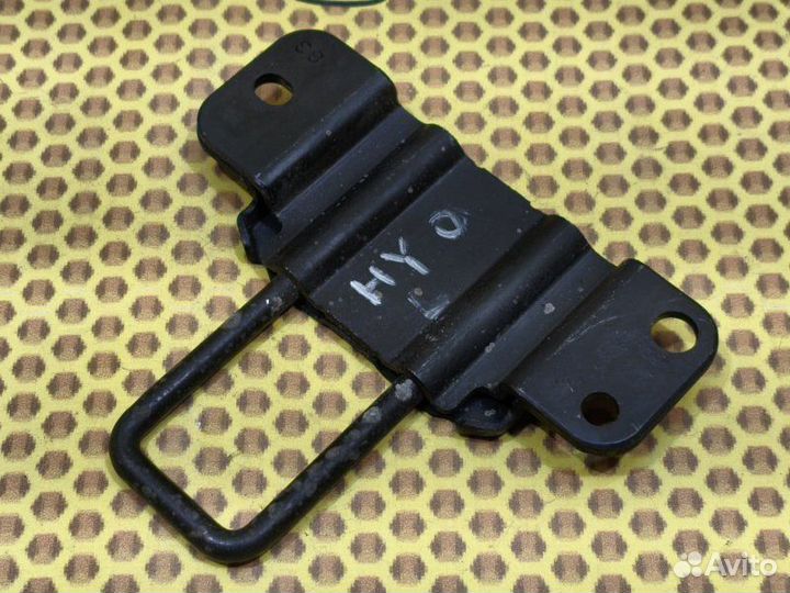 Ответная часть замка багажника левая Renault