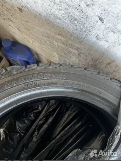 Yokohama Ice Guard IG30 215/45 R17