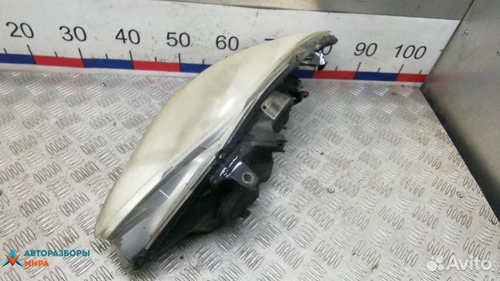 Фара правая Toyota Corolla 9 (E120/E130) рест