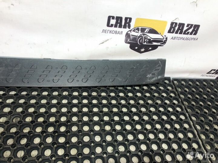 Накладка заднего бампера Mitsubishi Pajero