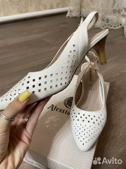 Босоножки женские