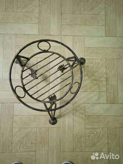 Подставка под цветы металлическая