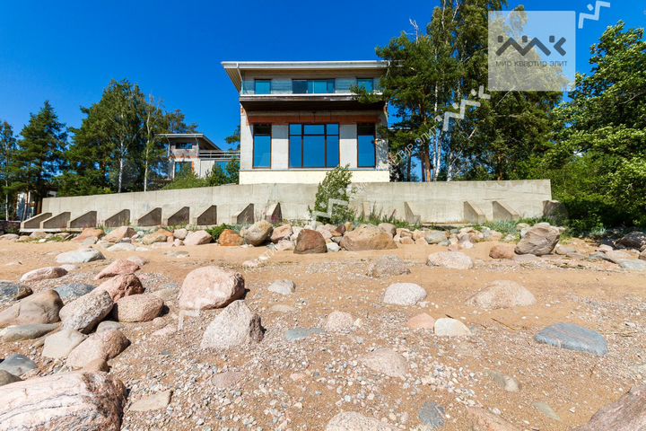 Коттедж 1520 м² на участке 25 сот.