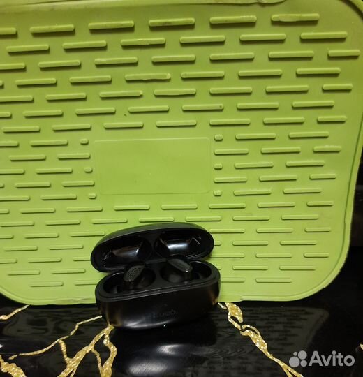 Продам наушники 3 пары и часы