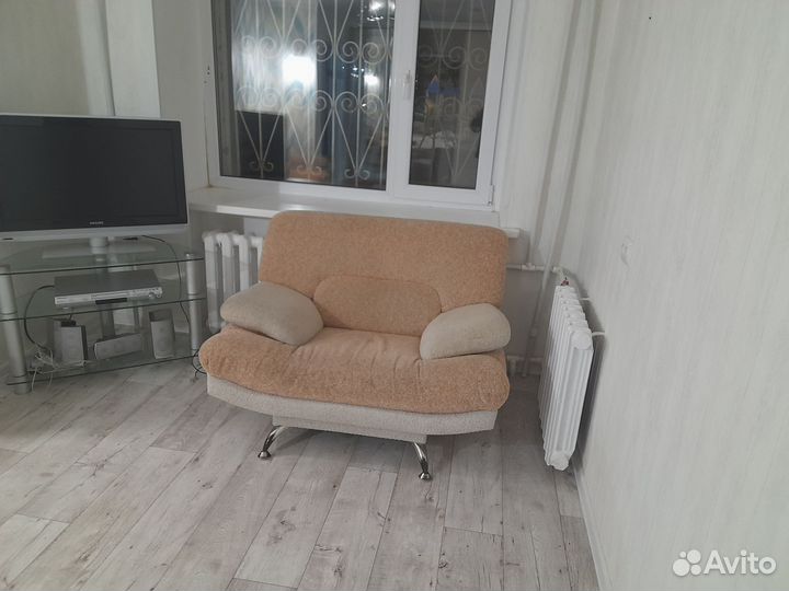 Диван с креслом
