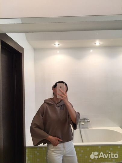 Байка с широкимм рукавами и капюшоном