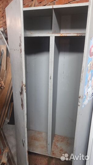Металлический шкаф