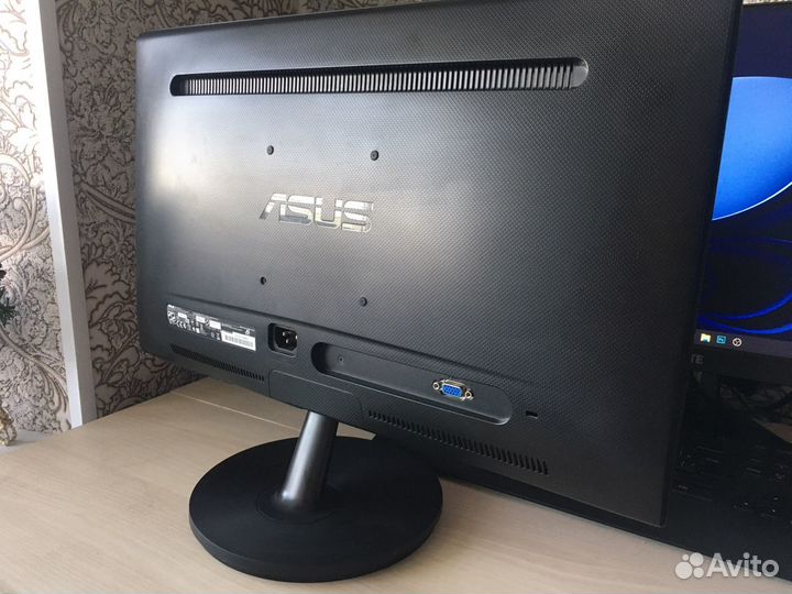 Монитор Asus