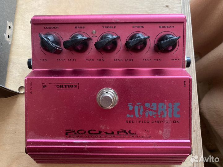 Педаль дисторшн эффект примочка Rocktron Zombie