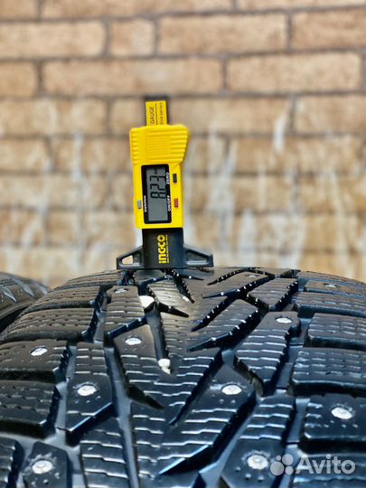 Nokian Tyres Hakkapeliitta 7 215/55 R17 98T