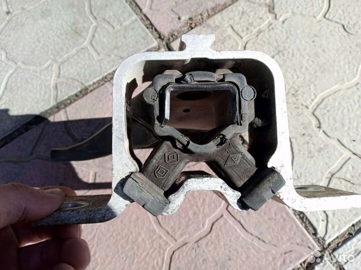 Опора двс Renault Logan