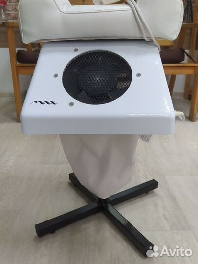 Пылесос и подставка для педикюра