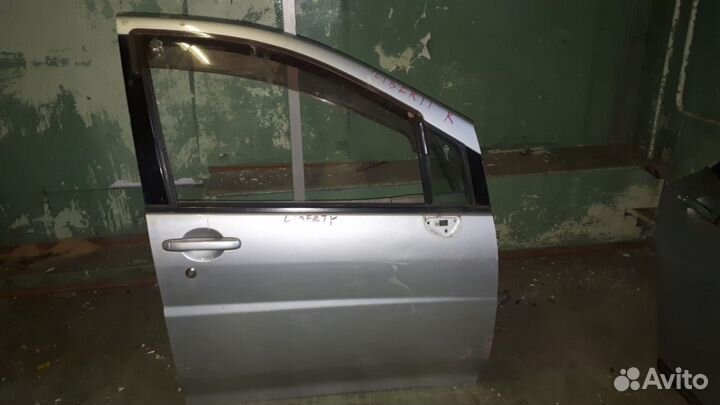 Дверь Nissan Liberty