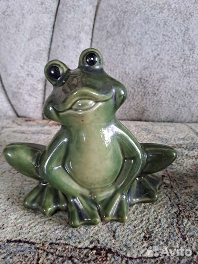 Статуэтки лягушки
